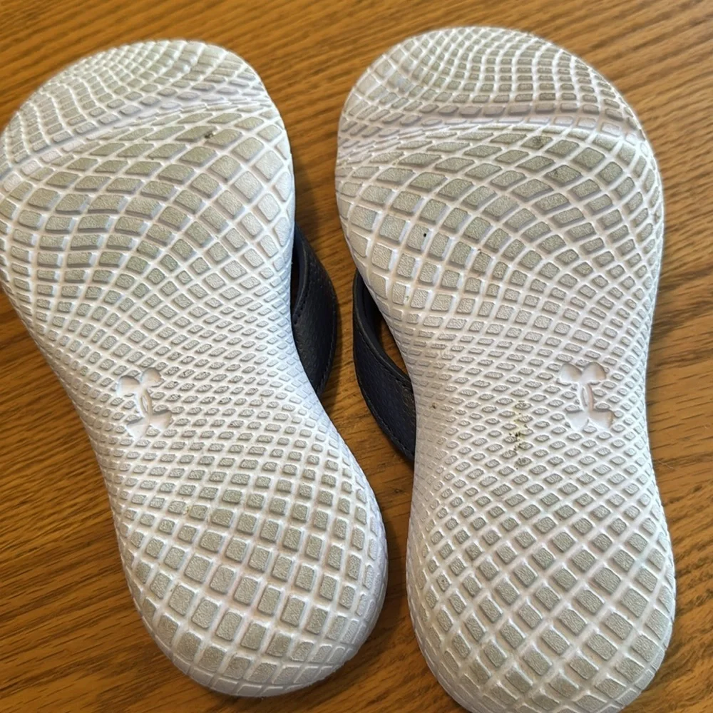 Under Armour Blue and‎ Pink Sporty 
 4D foam sandal flip flops youth size 2 - Picture 4 of 6